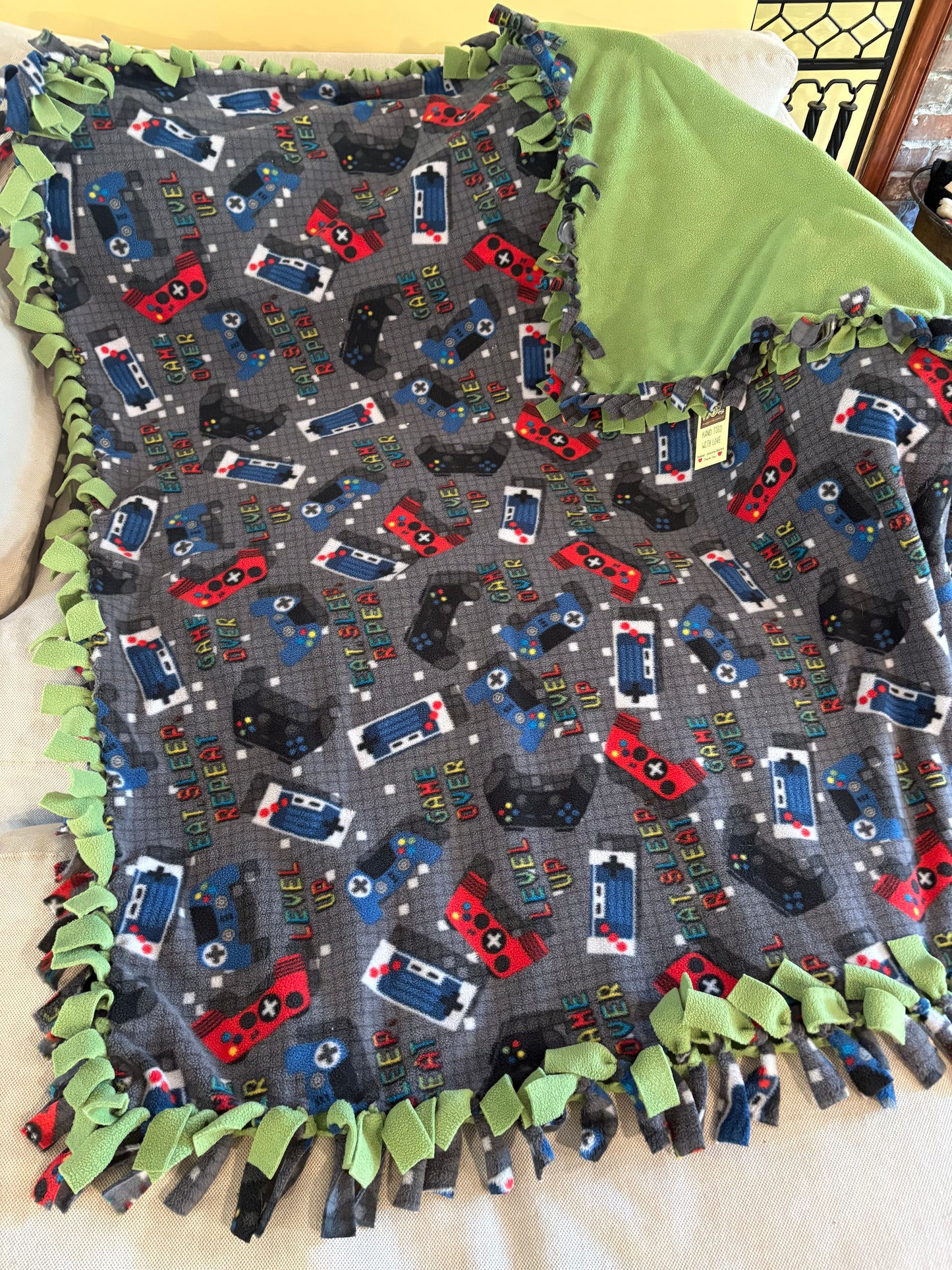 Fleece Tie Blanket – Video Gamer Design | Level Up