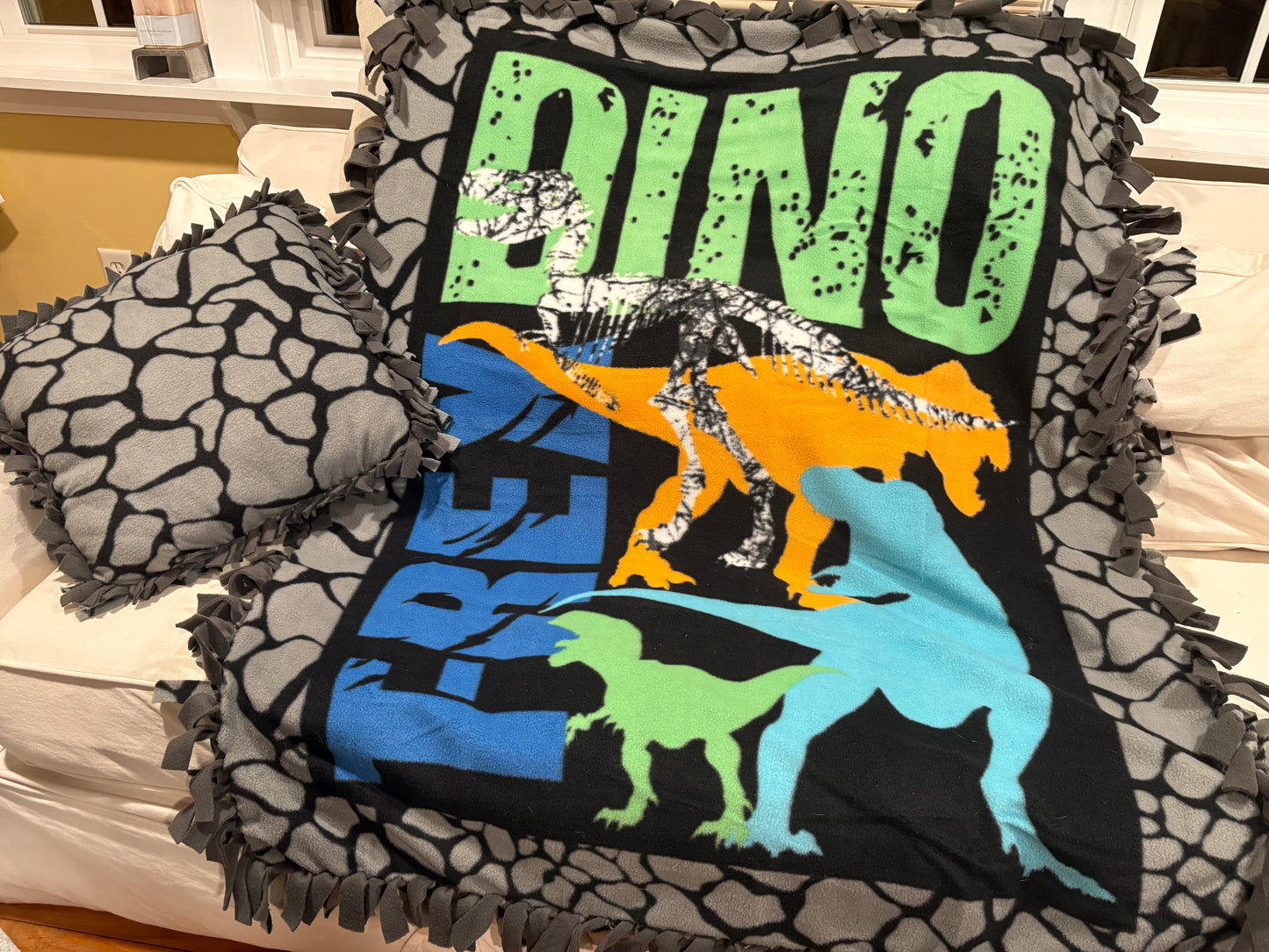 Fleece Tie Blanket - Dinosaurs