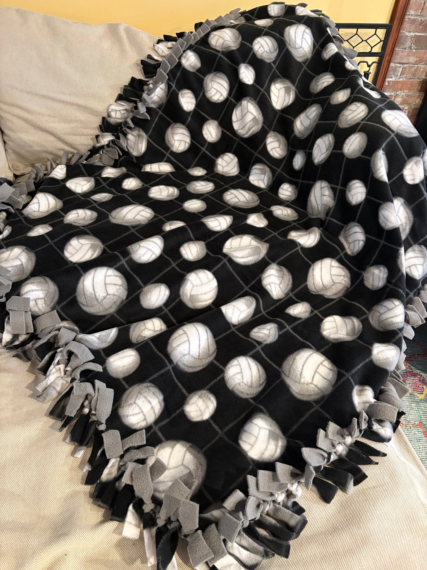 Fleece Tie Blanket - Volleyball theme
