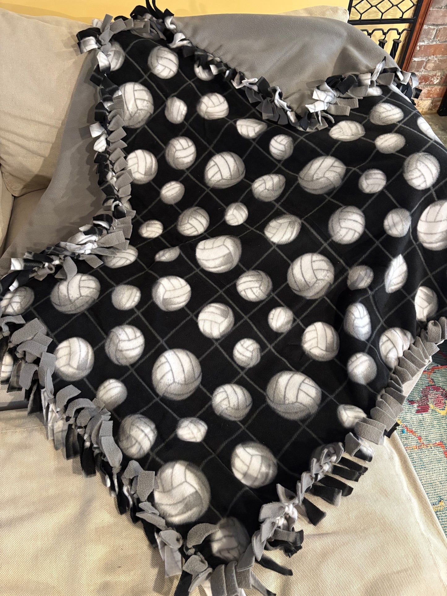 Fleece Tie Blanket - Volleyball theme
