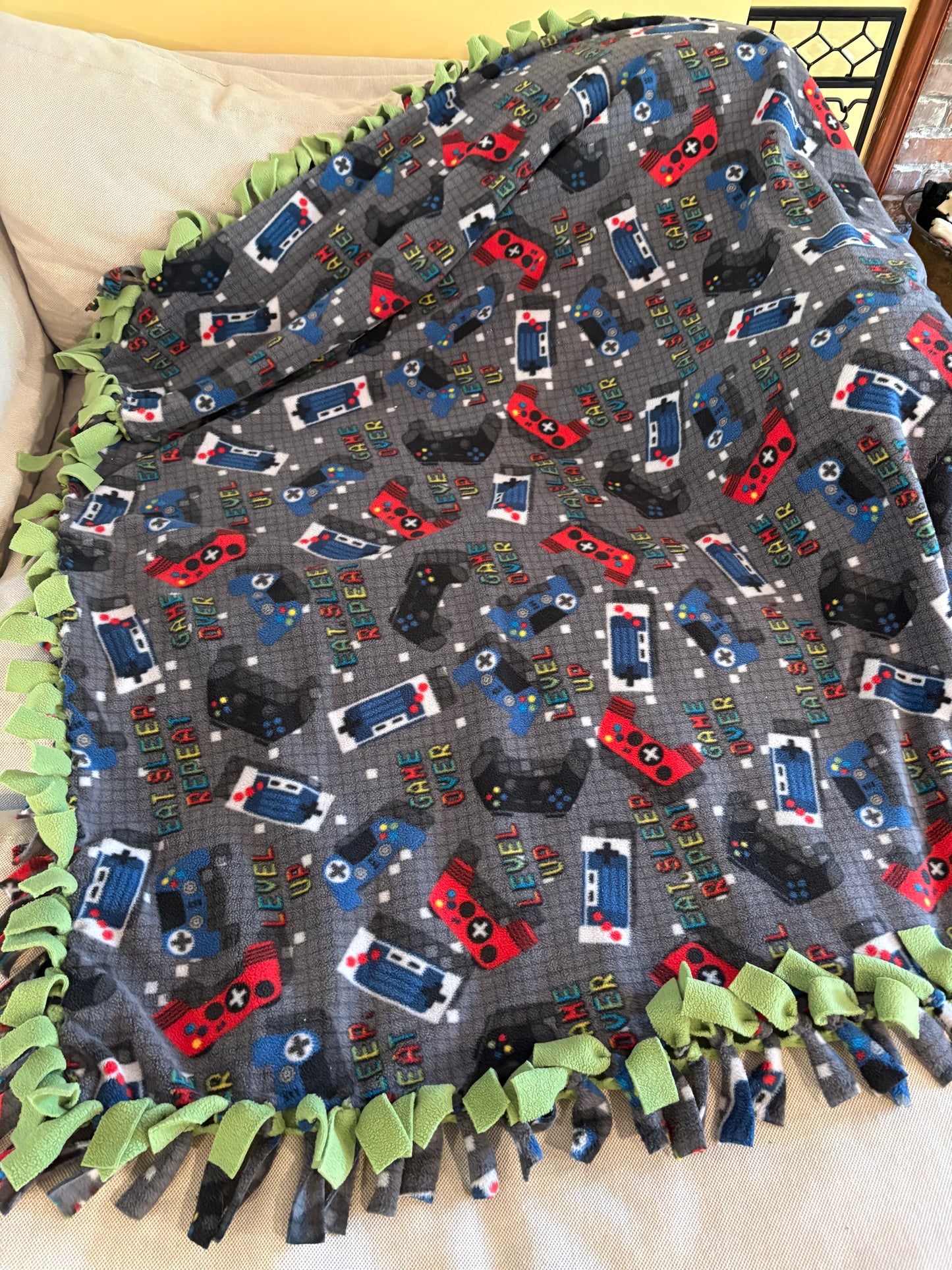 Fleece Tie Blanket – Video Gamer Design | Level Up